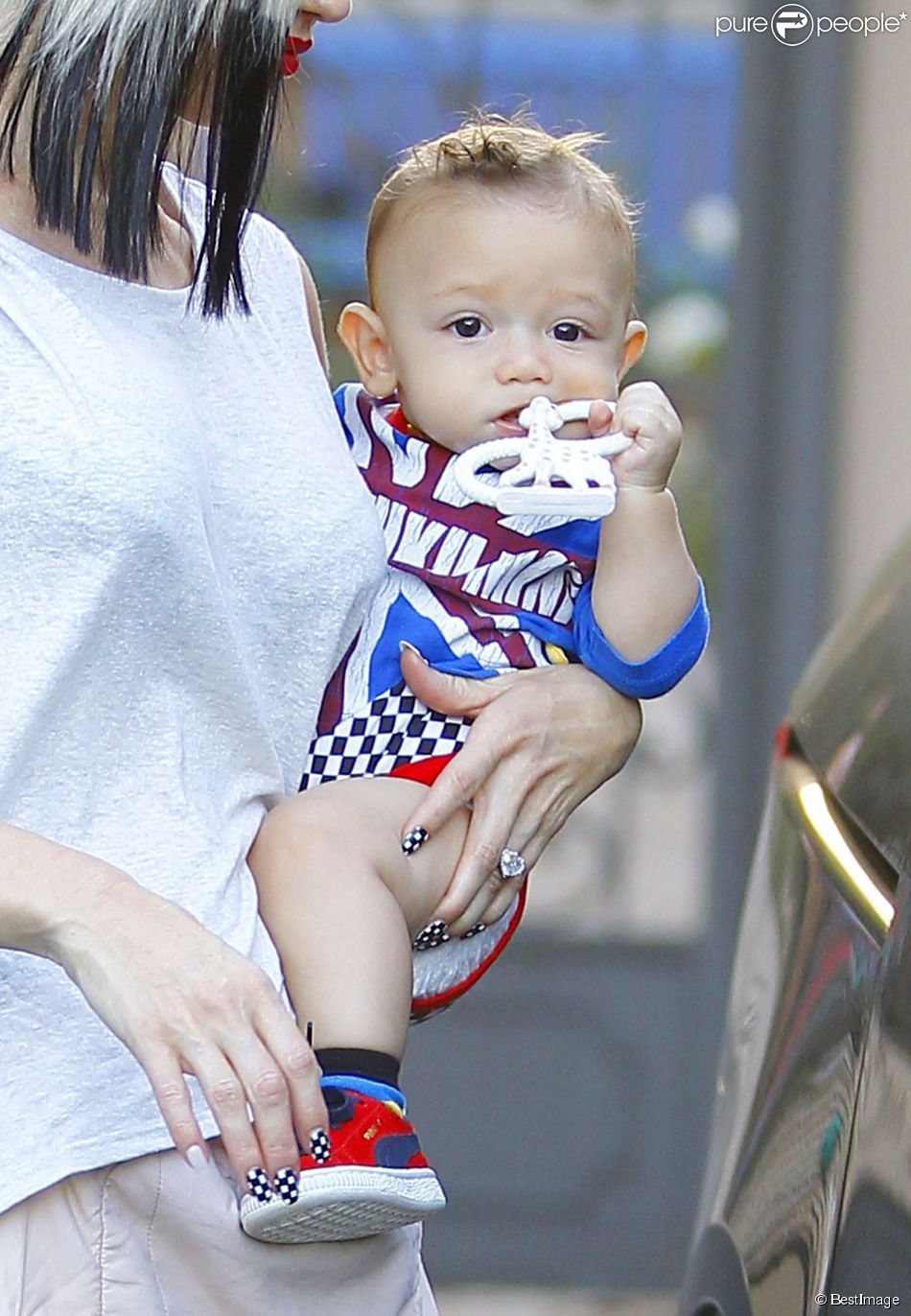  Gwen Stefani avec son fils Apollo &amp;agrave; Sherman Oaks, le 11 octobre 2014. 