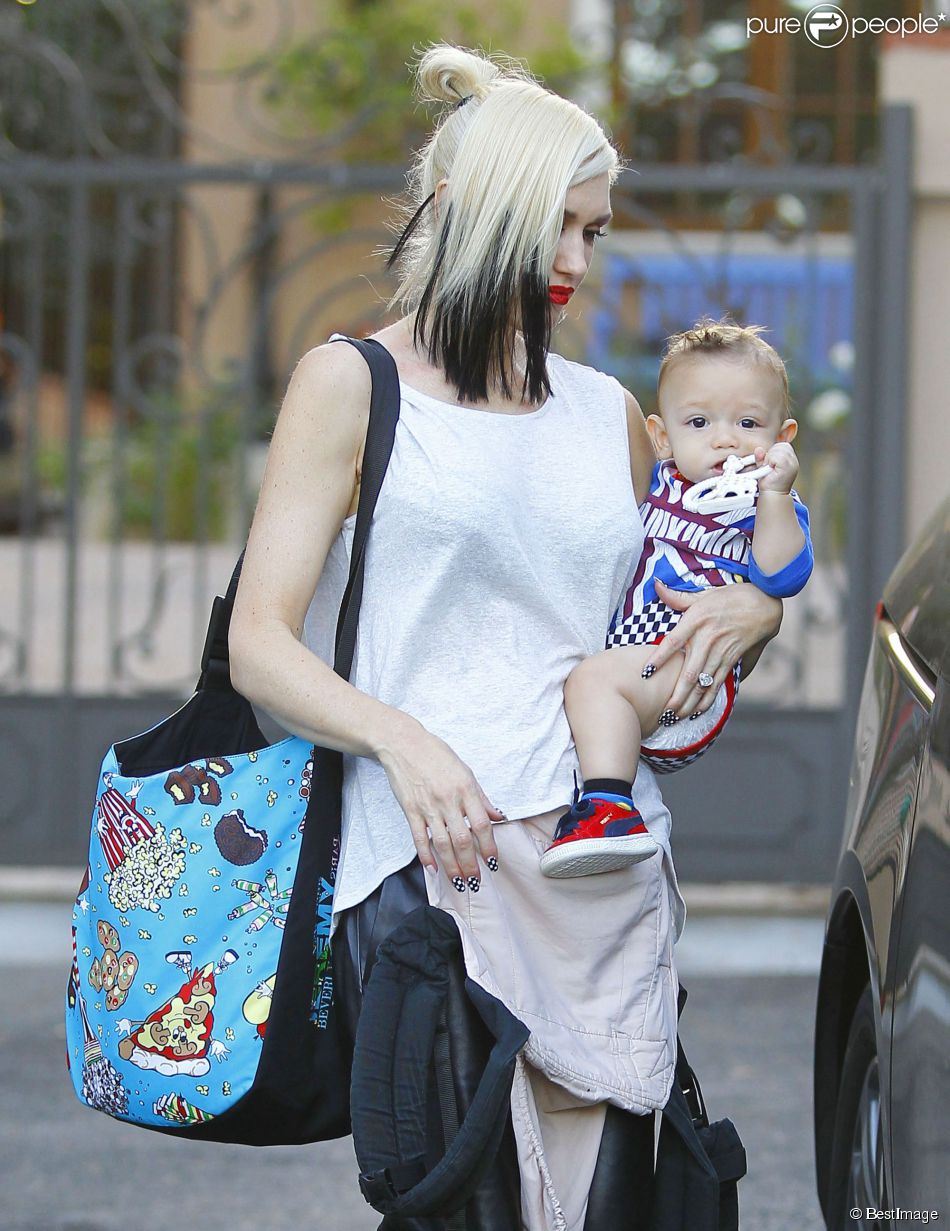  Gwen Stefani en famille dans les rues de Sherman Oaks, le 11 octobre 2014. 