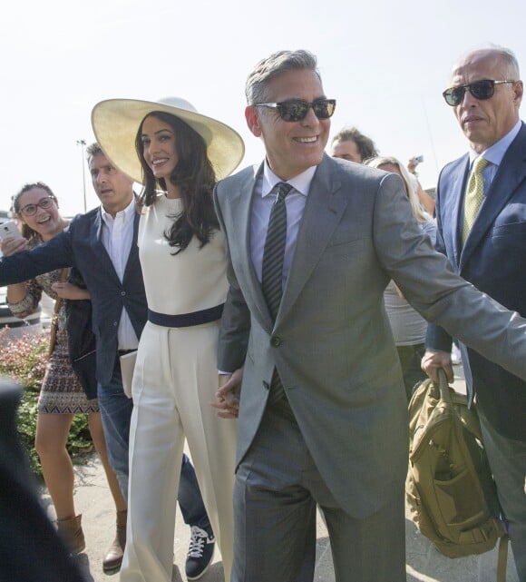 George Clooney et sa femme Amal Alamuddin quittent Venise, le 29 septembre 2014 après leur mariage. 