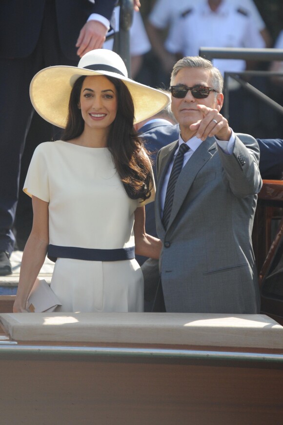 George Clooney et sa femme Amal Alamuddin quittent le palais de Ca Farsetti à Venise, le 29 septembre 2014.