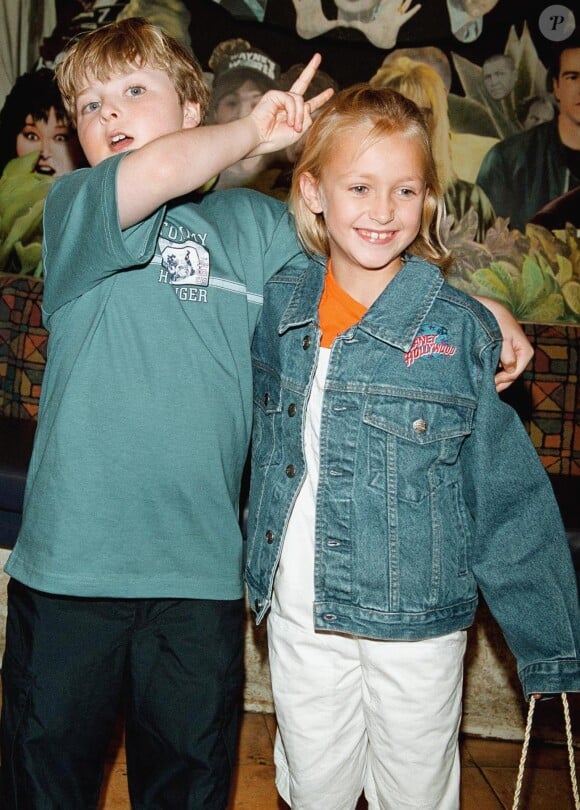 Skye McCole Bartusiak et son ami Spencer Breslin (frère d'Abigail) au Planet Hollywood de New York le 6 juillet 2000.