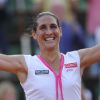 Virginie Razzano a battu Serena Williams au 1er tour de Roland-Garros 2012, le 29 mai, à l'issue d'un match fou de 3h04. Un an après avoir joué la mort dans l'âme, en deuil de son fiancé Stéphane, la Française ''goûte au pain blanc'' et savoure...