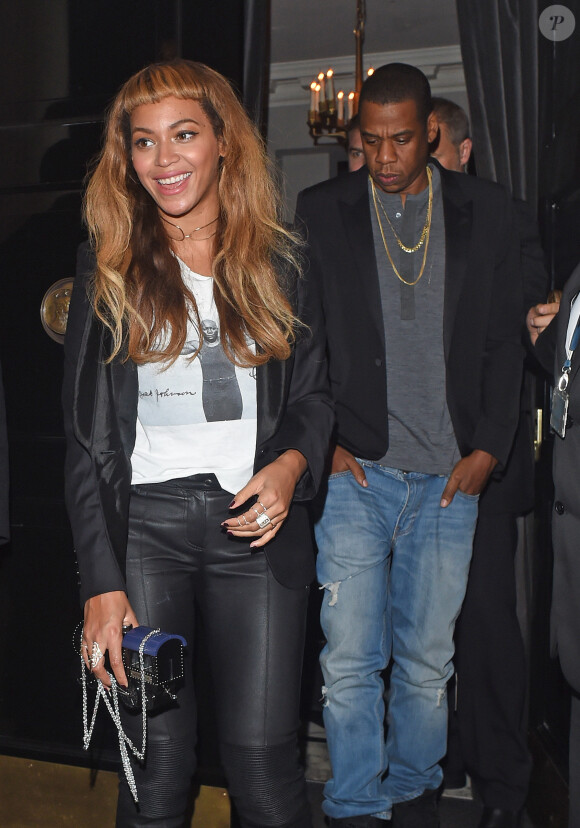 Beyoncé Knowles et Jay-Z quittent un restaurant à Londres le 14 octobre 2014.