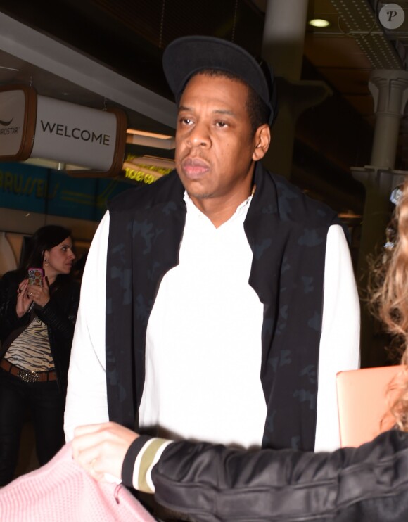 Beyoncé Knowles (porte deux bagues Messika), son mari le rappeur Jay-Z et leur fille Blue Ivy arrivent à Londres, le 14 octobre 2014 en Eurostar en provenance de Paris.