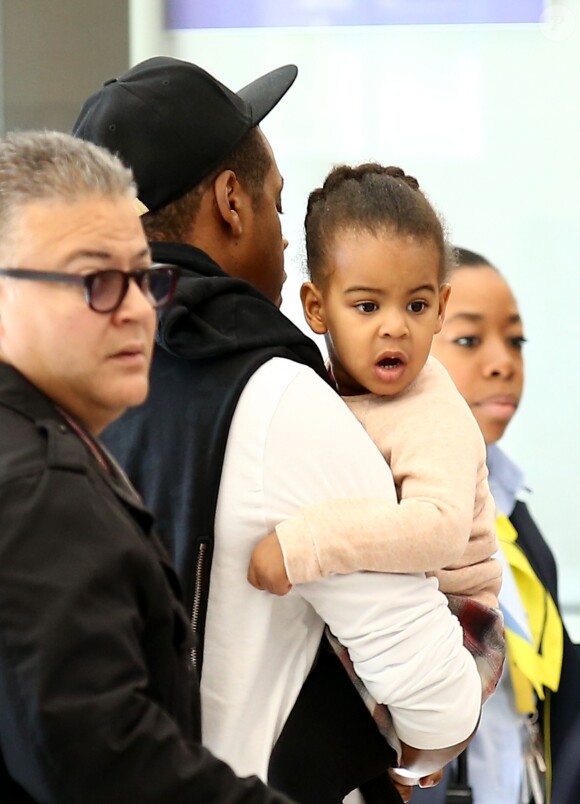 Beyoncé Knowles, Jay-Z et leur fille Blue Ivy Carter arrivent Gare du Nord à Paris pour prendre un train. Le 14 octobre 2014