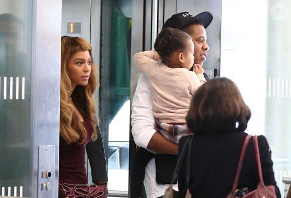 Beyoncé Knowles, Jay-Z et leur fille Blue Ivy Carter arrivent Gare du Nord à Paris pour prendre un train. Le 14 octobre 2014