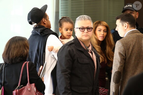 Beyoncé Knowles, Jay-Z et leur fille Blue Ivy Carter arrivent Gare du Nord à Paris pour prendre un train. Le 14 octobre 2014