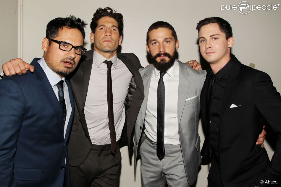 Michael Pena, Jon Bernthal, Shia Labeouf et Logan Lerman à la première de Fury à New York le 14 octobre 2014.