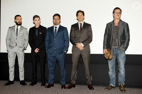 Shia Labeouf, Logan Lerman, Michael Pena, Jon Bernthal et Brad Pitt à la première de Fury à New York le 14 octobre 2014.