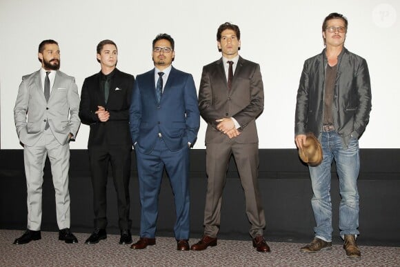 Shia Labeouf, Logan Lerman, Michael Pena, Jon Bernthal et Brad Pitt à la première de Fury à New York le 14 octobre 2014.