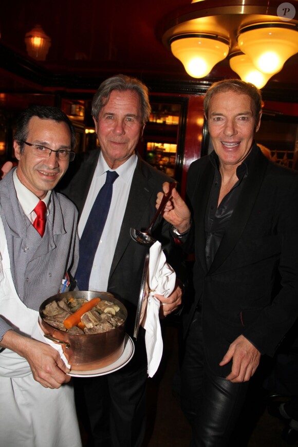 Jean-Louis Debré, Tony Gomez - 3ème édition du Pot-au-feu des célébrités au restaurant Louchebem à Paris le 16 octobre 2014.