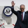 Le vice-président américain, Joe Biden arrive à l'aéroport Boryspil à Kiev, le 21 avril 2014.