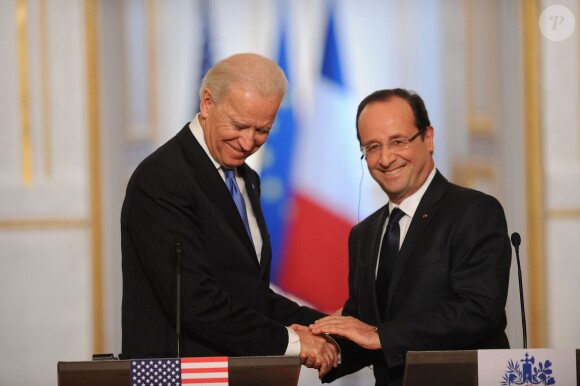 Francois Hollande recoit le vice-president américain Joe Biden au Palais de l'Elysée à Paris. Le 4 février 2013