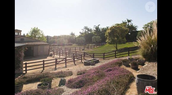 Il y a même des écuries pouvant accueillir 8 chevaux ! Photo de la propriété acquise par Lady Gaga à Malibu pour 24 millions de dollars, en octobre 2014.