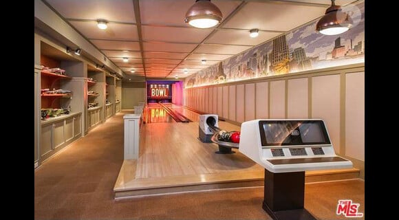 Deux pistes de bowling à l'intérieur... Photo de la propriété acquise par Lady Gaga à Malibu pour 24 millions de dollars, en octobre 2014.