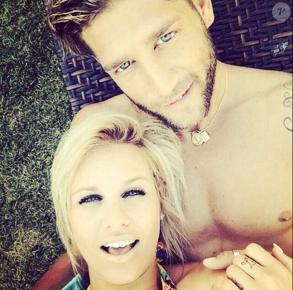 Adixia (Les Ch'tis) et Paga (Les Marseillais) : amoureux passionnés en vacances !