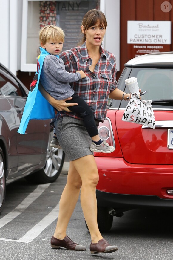 Jennifer Garner et son fils Samuel Affleck à Los Angeles, le 20 octobre 2014.