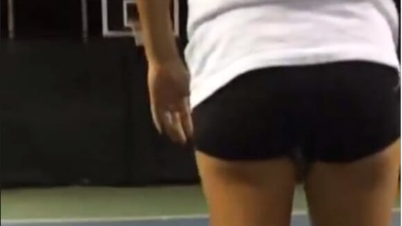 Nina Agdal : Sexy joueuse de basket, le top met la main au panier