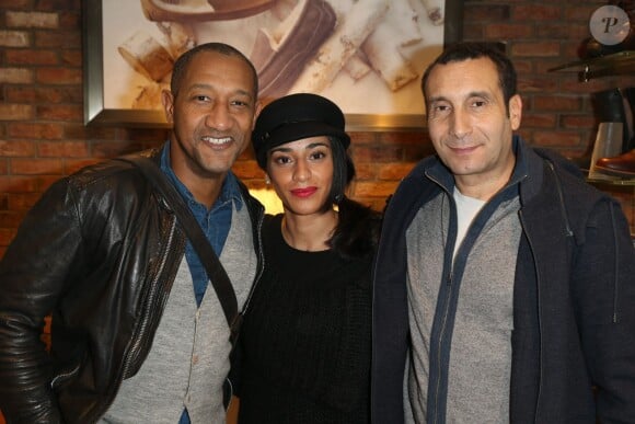 Edouard Montoute, sa compagne Loubna et Zinedine Soualem - Soirée d'ouverture de la boutique UGG au 46 rue du Four à Paris le 12 décembre 2013.