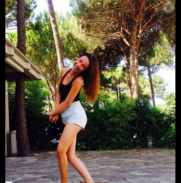 Aurora Ramazzotti, la fille d'Eros Ramazzotti et de Michelle Hunziker, suit les pas de sa mère et se lance dans le mannequinat.