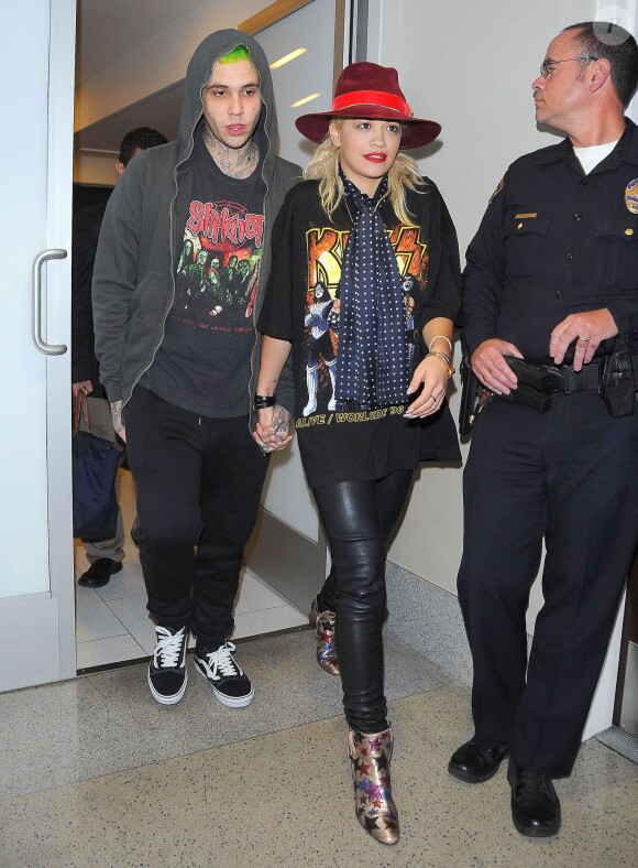 Rita Ora et son petit ami Ricky Hil à l'aéroport de LAX à Los Angeles, le 22 octobre 2014.