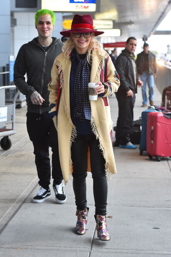 Rita Ora et son petit ami Ricky Hilfiger à l'aéroport JFK à New York. Le 23 octobre 2014.