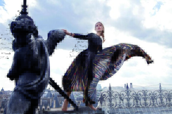 Exclusif : Tonya Kizinger pose pour le magazine Gala sur le toit du théâtre du Châtelet le 19 octobre 2014. Robe longue plissée Givenchy, montre Baume & Mercier, Promess  Diammants. Merci au théâtre du Chatelet !