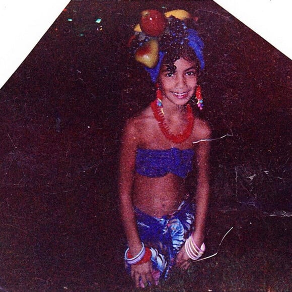 Qui est cette adorable fillette de 7 ans déguisée en Carmen Miranda pour Halloween ?