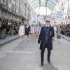 Karl Lagerfeld - Défilé "Chanel" collection prêt-à-porter printemps-été 2015 lors de la fashion week au Grand Palais à Paris le 30 septembre 2014.
