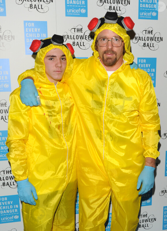 Guy Ritchie et son fils Rocco Ritchie lors de la soirée du bal d'Halloween pour l'UNICEF à Londres, le 30 octobre 2014.