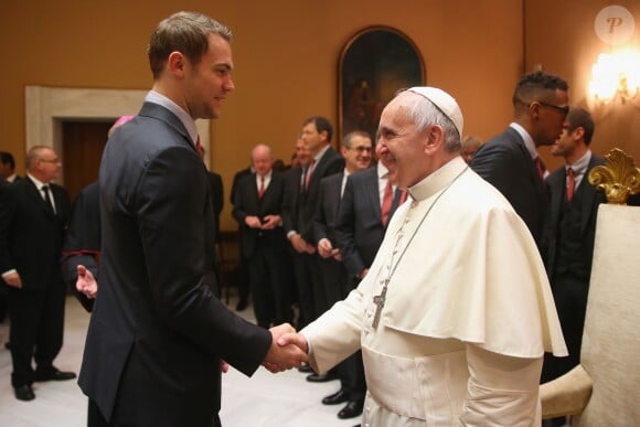 Le pape François et Manuel Neuer au Vatican le 22 octobre 2014.