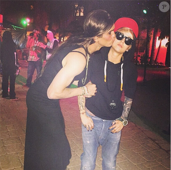 Kaley Cuoco et son mari Ryan Sweeting en Justin Bieber et Selena Gomez à l'occasion de Halloween - photo publiée sur le compte Instagram de Kaley Cuoco le 31 octobre 2014