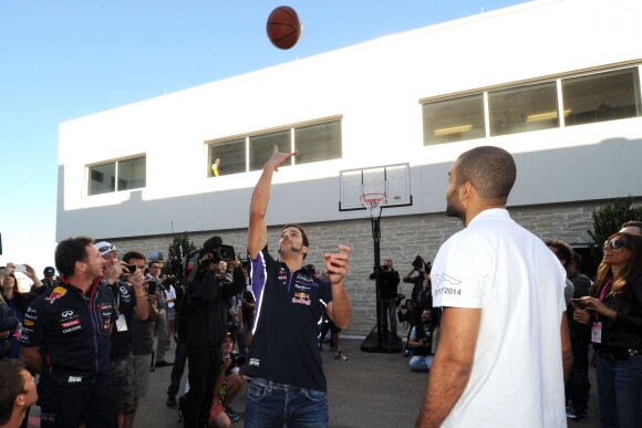 Tony Parker avec Sebastian Vettel et Daniel Riccardo dans le paddock du Grand Prix des Etats-Unis à Austin au Texas, le 1er novembre 2014