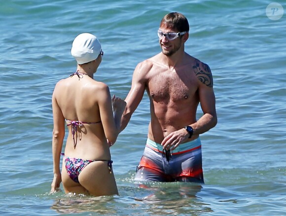 Jenson Button et sa belle fiancée Jessica Michibata lors de leurs vacances amoureuses sur l'île de Maui à Hawaï, le 20 octobre 2014