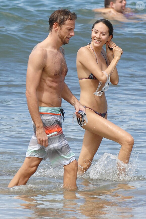 Jenson Button et sa belle fiancée Jessica Michibata lors de leurs vacances amoureuses sur l'île de Maui à Hawaï, le 20 octobre 2014