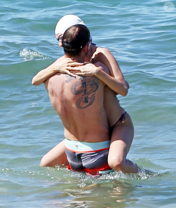 Jenson Button et sa belle fiancée Jessica Michibata lors de leurs vacances amoureuses sur l'île de Maui à Hawaï, le 20 octobre 2014