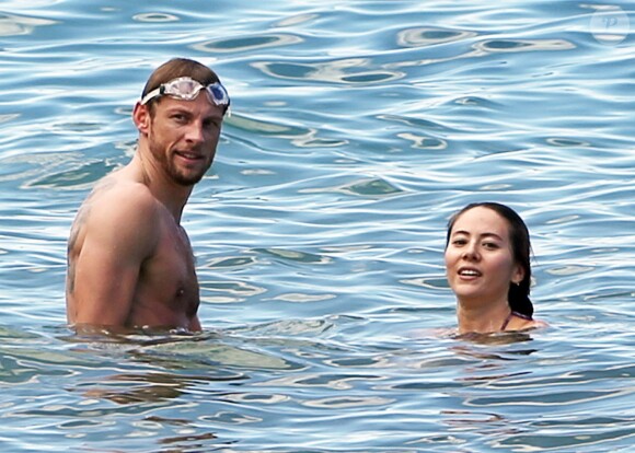 Jenson Button et sa belle fiancée Jessica Michibata lors de leurs vacances amoureuses sur l'île de Maui à Hawaï, le 20 octobre 2014