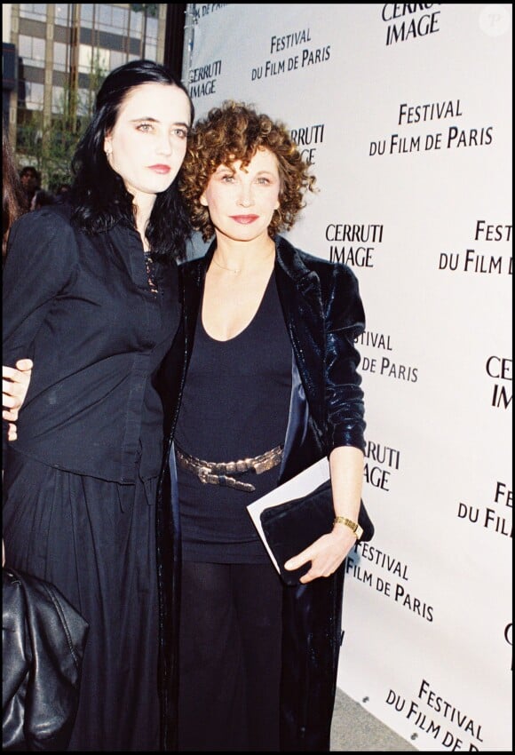 Eva Green et sa maman Marlène Jobert à Paris le 19 janiver 1999. 