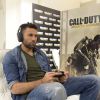 Salvatore Sirigu concentré à la soirée de lancement de Call of Duty : Advances Warfare, le 3 novembre 2014 à Paris