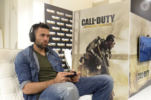 Salvatore Sirigu concentré à la soirée de lancement de Call of Duty : Advances Warfare, le 3 novembre 2014 à Paris
