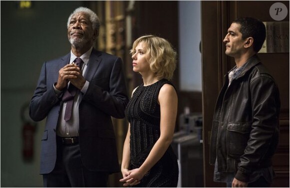 Morgan Freeman, Scarlett Johansson et Amr Waked - Extrait de Lucy, nouveau film de Luc Besson, avec Scarlett Johansson.
