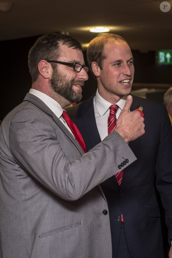 Le prince William rencontre des gens lors d'une réception donnée au Millennium Stadium de Cardiff, au Pays de Galles, après le match de rugby opposant le Pays de Galles à l'Australie, le 8 novembre 2014