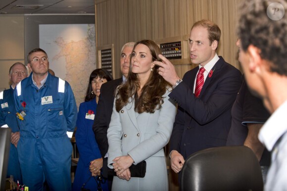 Le prince William et sa femme Kate Middleton ont visité la raffinerie de Valero Pembroke au Pays de Galles, le 8 novembre 2014.