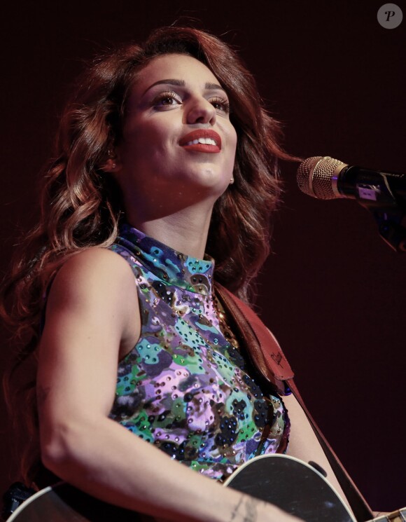 La chanteuse Tal en concert au zénith de Lille, le 1er novembre 2014.