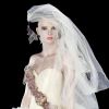 La robe de mariée que portait Madonna quand elle a épousé Sean Penn en 1985, vendue aux enchères par Julien's Auctions lors de la vente Icons and Idols: Rock'n'Roll les 7 et 8 novembre 2014.