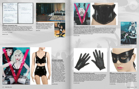 La lingerie sexy portée par Madonna pour une couverture de V Magazine  vendue aux enchères par Julien's Auctions lors de la vente Icons and Idols: Rock'n'Roll les 7 et 8 novembre 2014.