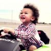 Matis, le fils de la belle Chloé Mortaud et Romain Thiévin, prend le volant dans une vidéo pour l'école de pilotage Exotics Racing de son papa - novembre 2014
