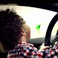 Matis, le fils de Chloé Mortaud et Romain Thiévin, prend le volant dans une vidéo pour l'école de pilotage Exotics Racing de son papa - novembre 2014