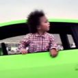 Matis, le fils de Chloé Mortaud et Romain Thiévin, prend le volant dans une vidéo pour l'école de pilotage Exotics Racing de son père - novembre 2014
