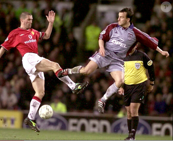 Roy Keane et Jens Jeremies à Old Trafford le 4 avril 2001.